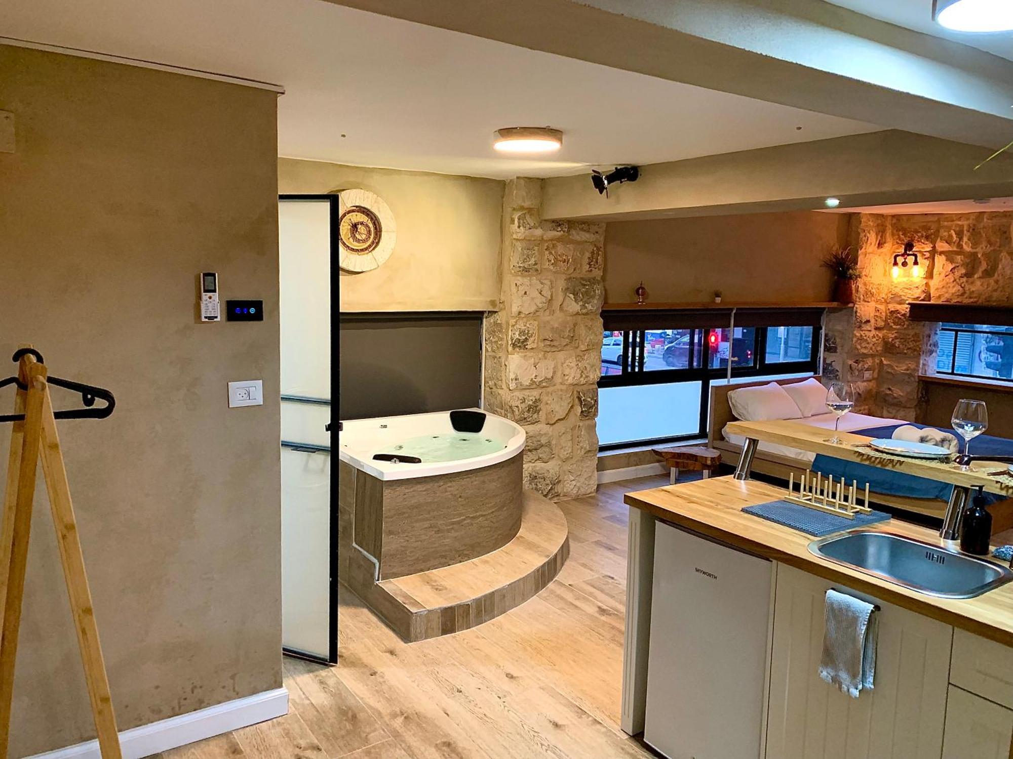 Boutique Apartment In Heart Of ไฮฟา ภายนอก รูปภาพ